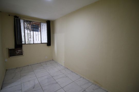 Quarto 1 de casa para alugar com 2 quartos, 40m² em Taquara, Rio de Janeiro