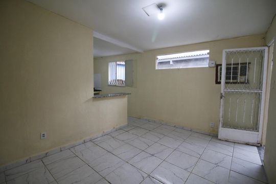Sala de casa para alugar com 2 quartos, 40m² em Taquara, Rio de Janeiro