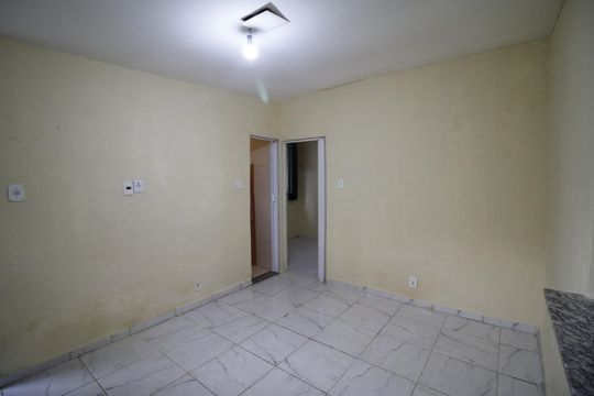 Sala de casa para alugar com 2 quartos, 40m² em Taquara, Rio de Janeiro