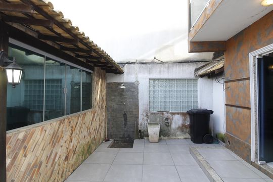 Área externa de casa para alugar com 1 quarto, 105m² em Jardim Pero, Cabo Frio