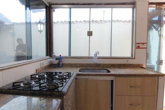 Cozinha de casa para alugar com 1 quarto, 105m² em Jardim Pero, Cabo Frio