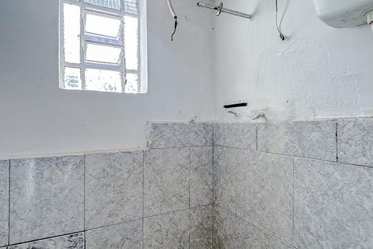 Banheiro de casa para alugar com 1 quarto, 40m² em Chácara Seis de Outubro, São Paulo