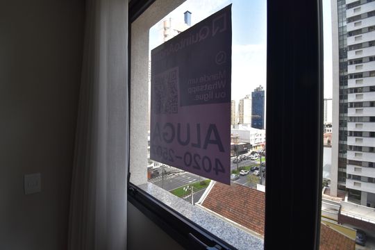 Placa de kitnet/studio para alugar com 1 quarto, 19m² em Centro, Curitiba