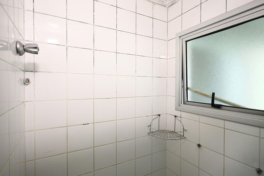 Banheiro de apartamento à venda com 2 quartos, 62m² em Jaguaribe, Osasco