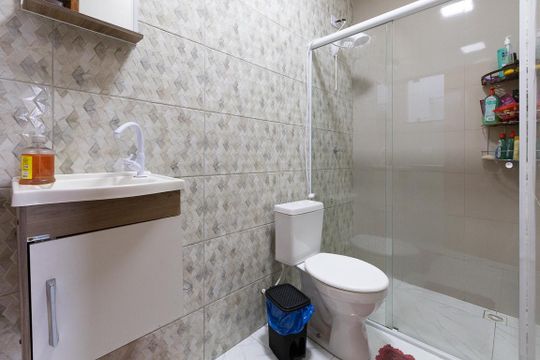 Banheiro Social de casa à venda com 2 quartos, 76m² em Umbará, Curitiba