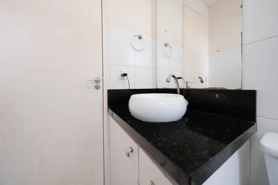 Banheiro de apartamento para alugar com 2 quartos, 50m² em Vila Talarico, São Paulo