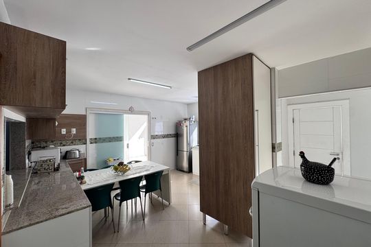 Cozinha de casa de condomínio para alugar com 4 quartos, 800m² em Vargem Pequena, Rio de Janeiro