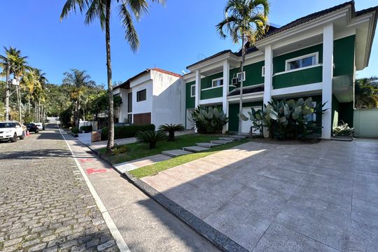 Casa de Condomínio para alugar com 4 quartos, 800m² em Vargem Pequena, Rio de Janeiro