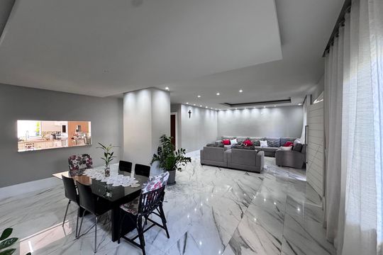 Casa de Condomínio para alugar com 4 quartos, 800m² em Vargem Pequena, Rio de Janeiro