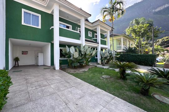 Fachada de casa de condomínio para alugar com 4 quartos, 800m² em Vargem Pequena, Rio de Janeiro