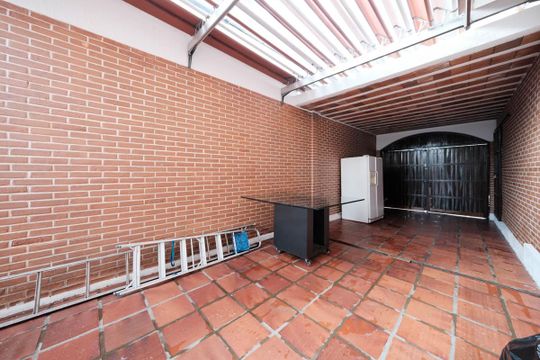 Garagem de casa para alugar com 4 quartos, 350m² em Jardim Popular, São Paulo