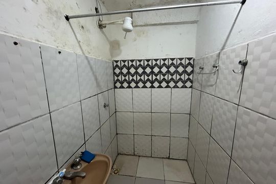 Banheiro de casa para alugar com 1 quarto, 29m² em Lins de Vasconcelos, Rio de Janeiro