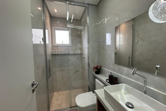 Banheiro de apartamento para alugar com 2 quartos, 52m² em Alphaville Empresarial, Barueri