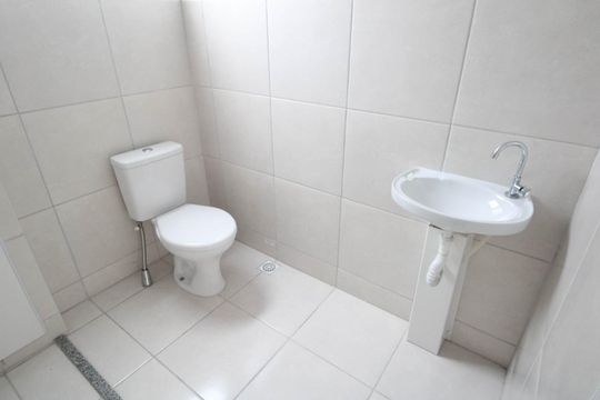 Banheiro de apartamento para alugar com 2 quartos, 45m² em Campo Grande, Rio de Janeiro