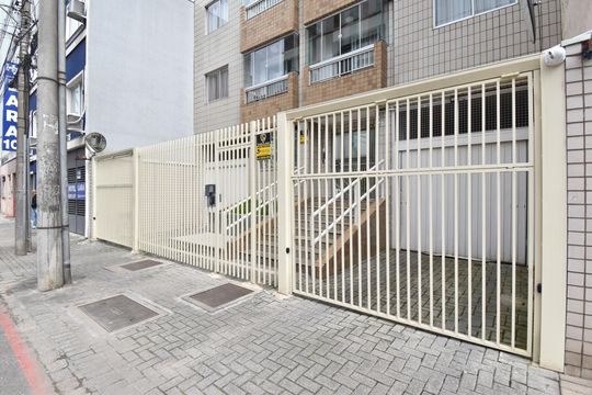 Fachada de apartamento à venda com 1 quarto, 41m² em Centro, Curitiba