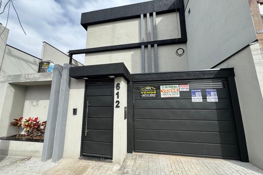 Fachada de casa de condomínio para alugar com 2 quartos, 60m² em Pestana, Osasco