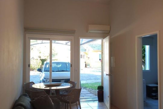 Sala de casa de condomínio à venda com 2 quartos, 106m² em Rio Branco, Canoas