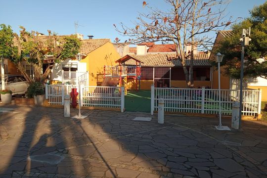 Fachada de casa de condomínio à venda com 2 quartos, 106m² em Rio Branco, Canoas