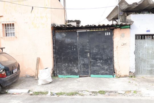 Fachada de casa para alugar com 1 quarto, 50m² em Jardim Itapura, São Paulo