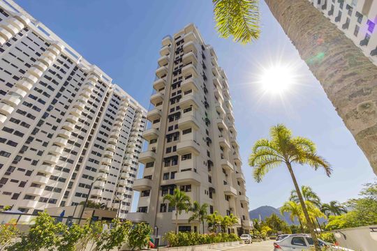 Fachada de apartamento para alugar com 2 quartos, 70m² em Recreio dos Bandeirantes, Rio de Janeiro
