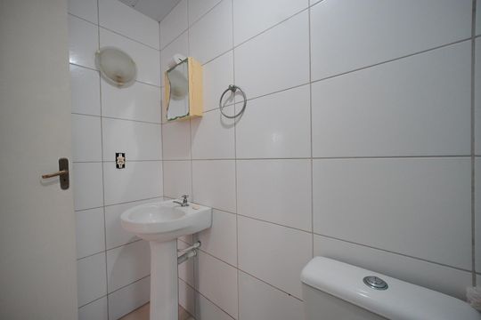 Banheiro de apartamento para alugar com 2 quartos, 52m² em São Sebastiao, Palhoça