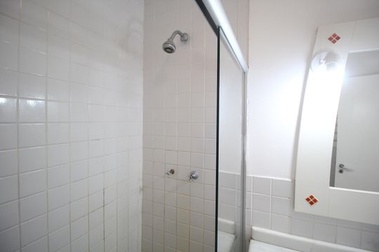 Banheiro de apartamento para alugar com 2 quartos, 81m² em Petrópolis, Porto Alegre