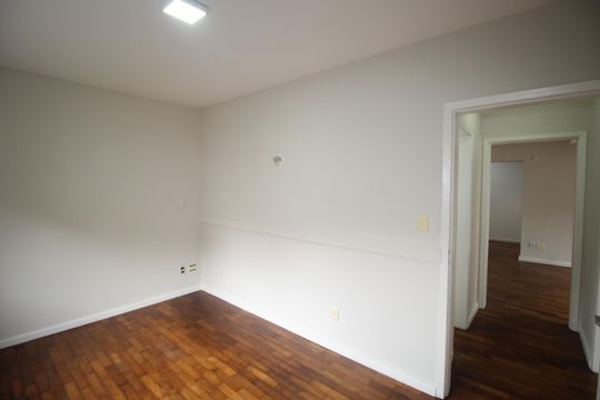 Quarto 2 de apartamento para alugar com 2 quartos, 81m² em Petrópolis, Porto Alegre