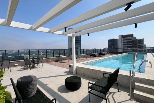 Piscina de kitnet/studio para alugar com 1 quarto, 30m² em Pinheiros, São Paulo
