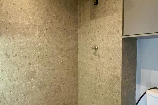 Banheiro de kitnet/studio para alugar com 1 quarto, 30m² em Pinheiros, São Paulo