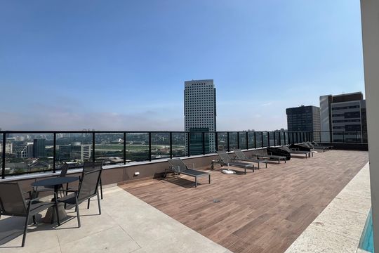 Piscina de kitnet/studio para alugar com 1 quarto, 30m² em Pinheiros, São Paulo