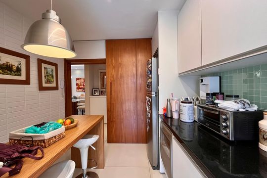 Cozinha  de apartamento à venda com 3 quartos, 101m² em Copacabana, Rio de Janeiro