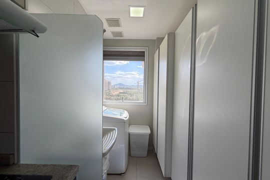 Área de serviço  de apartamento para alugar com 2 quartos, 74m² em Barra da Tijuca, Rio de Janeiro