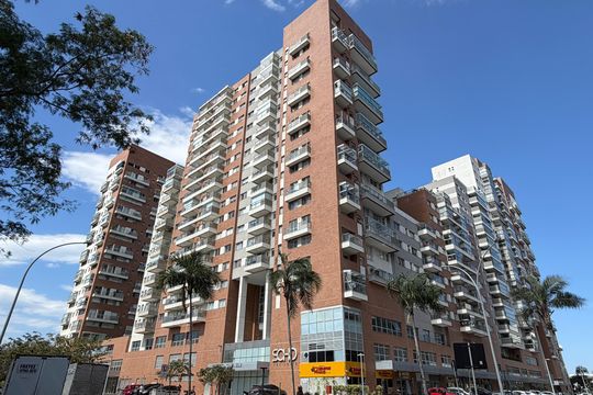 Fachada  de apartamento para alugar com 2 quartos, 74m² em Barra da Tijuca, Rio de Janeiro