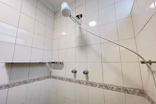 Banheiro 1 de casa à venda com 2 quartos, 69m² em Jardim Trussardi, São Paulo