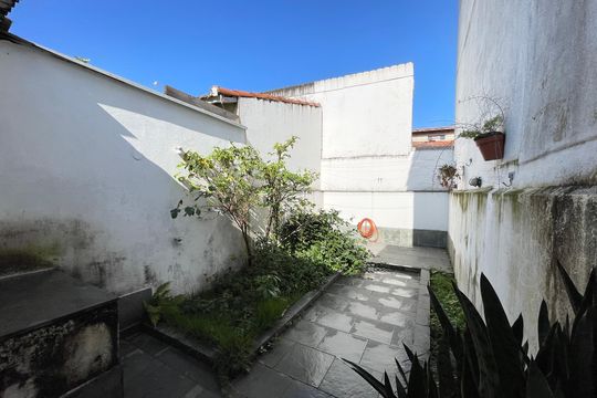 Quintal de casa à venda com 2 quartos, 69m² em Jardim Trussardi, São Paulo