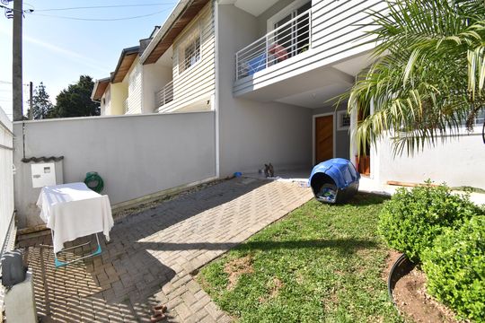 Área externa de casa à venda com 4 quartos, 166m² em Pilarzinho, Curitiba