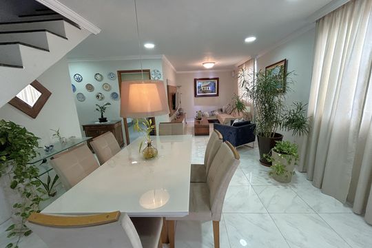 Sala de casa à venda com 3 quartos, 240m² em Inhaúma, Rio de Janeiro