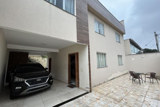 Fachada de casa à venda com 3 quartos, 240m² em Inhaúma, Rio de Janeiro