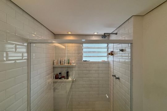 Banheiro quarto 1 de apartamento para alugar com 3 quartos, 165m² em Jardim Paulista, São Paulo