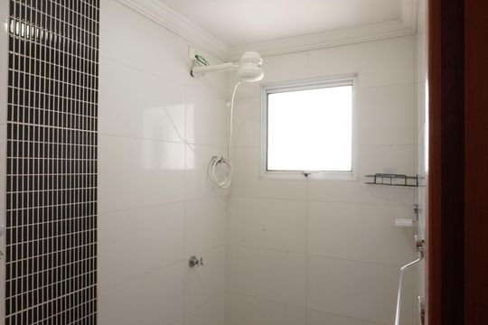 Banheiro Social de apartamento para alugar com 2 quartos, 56m² em Vila Costa do Sol, São Carlos