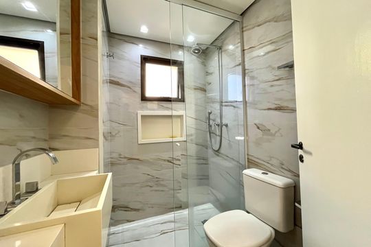 Banheiro da Suíte de apartamento para alugar com 3 quartos, 100m² em Vila Alexandria, São Paulo