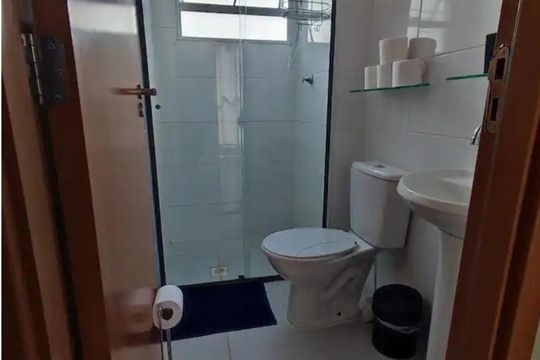 Banheiro de apartamento para alugar com 2 quartos, 40m² em Parque Santa Rosa, Suzano
