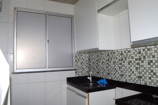 Cozinha e Área de Serviço de apartamento para alugar com 2 quartos, 45m² em Jardim Vitoria, Belo Horizonte