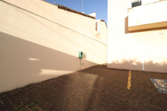 Garagem de apartamento para alugar com 2 quartos, 59m² em Jardim Inconfidência, Uberlândia