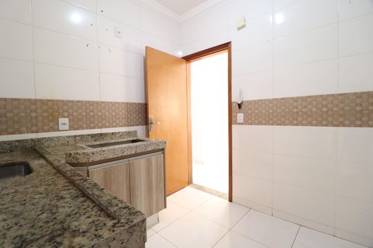 Cozinha de apartamento para alugar com 2 quartos, 59m² em Jardim Inconfidência, Uberlândia