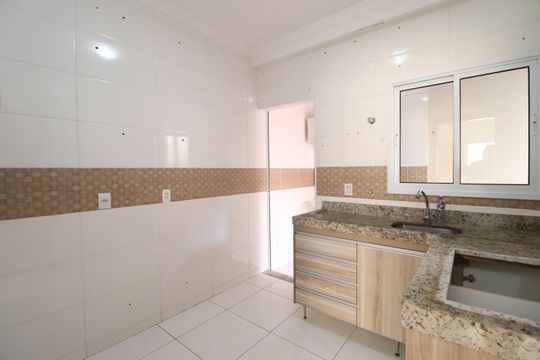 Cozinha de apartamento para alugar com 2 quartos, 59m² em Jardim Inconfidência, Uberlândia