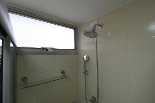 Banheiro da Suíte de apartamento para alugar com 3 quartos, 105m² em Itaim Bibi, São Paulo