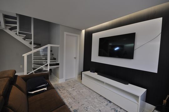 Sala de casa de condomínio à venda com 3 quartos, 145m² em Vila Paiva, São Paulo