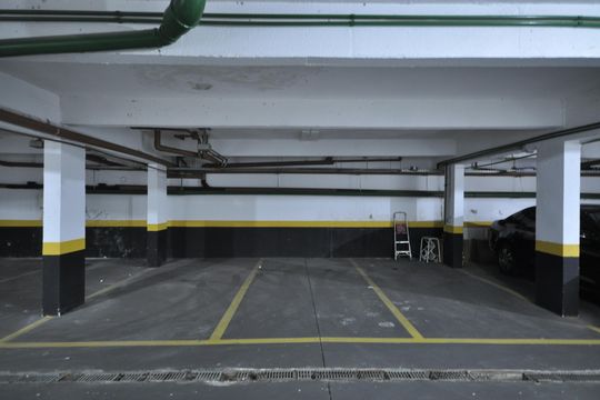 Garagem de casa de condomínio à venda com 3 quartos, 145m² em Vila Paiva, São Paulo