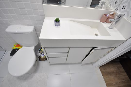 Banheiro do Quarto Suíte de casa de condomínio à venda com 3 quartos, 145m² em Vila Paiva, São Paulo
